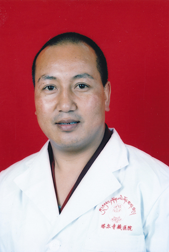 06青海塔尔寺藏医院住院部主任、主治医师--罗桑欧赛.jpg